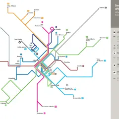 Mapa komunikacji miejskiej Bergamo z zaznaczonymi liniami autobusowymi i tramwajowymi, stacjami i capolineami.