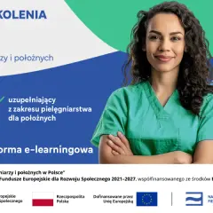 Dwie uśmiechnięte osoby w strojach medycznych, promujące bezpłatne kursy dla pielęgniarek i położnych.
