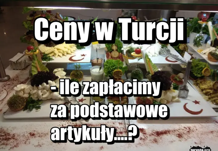 Ceny w Turcji: ile zapłacimy za podstawowe artykuły...? Talerze pełne serów, warzyw i przekąsek zachęcają do jedzenia.