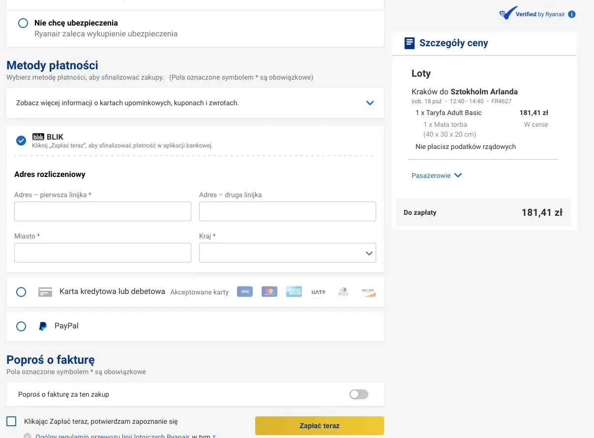Ryanair: wybór metody płatności, opcja BLIK do płatności przelewem, dane adresowe i podsumowanie lotu.